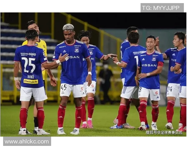 横滨水手迎战水原三星亚洲足球赛精彩对决展现球队实力与战术较量